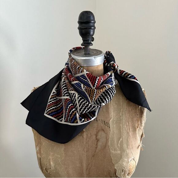 Vintage Geometric Print Scarf Black 27”X26” - Picture 1 of 8